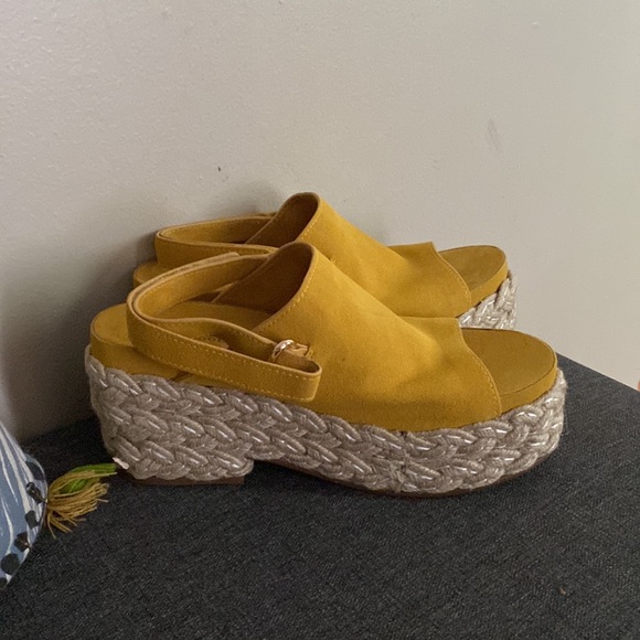 Platform Sandals - Picture 3 of 4